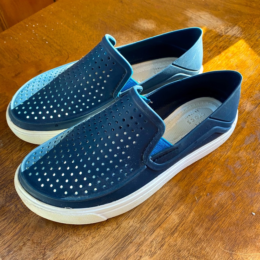 Boys navy blue crock slip on shoe
